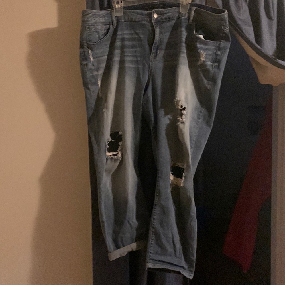 EUC Torrid distressed 24 T stretch jeans